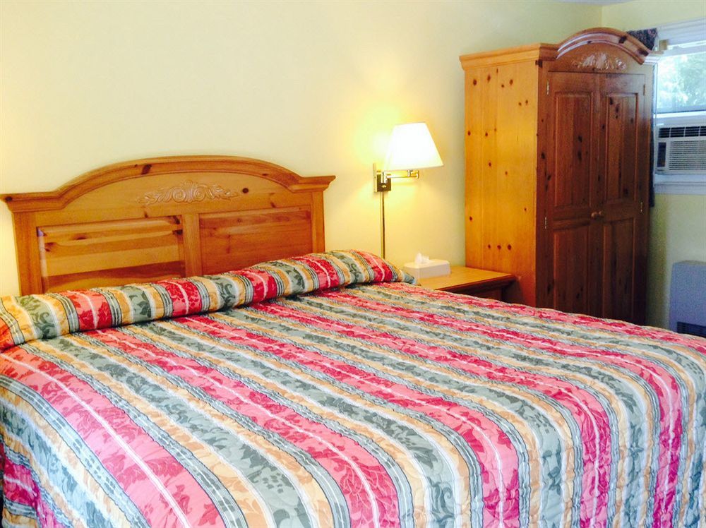 The Villager Motel Бартлетт Экстерьер фото
