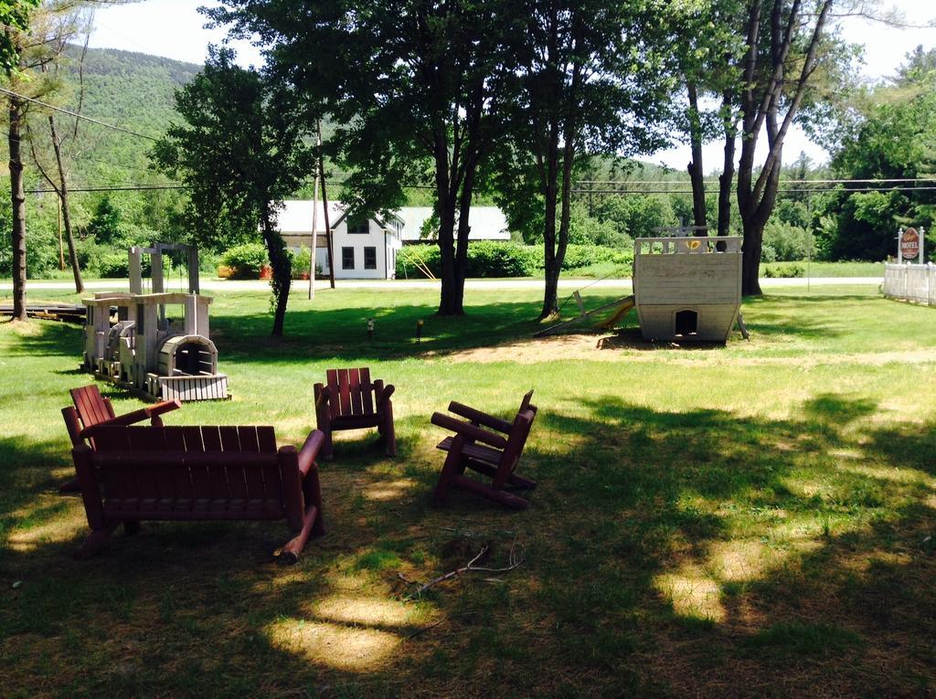 The Villager Motel Бартлетт Экстерьер фото