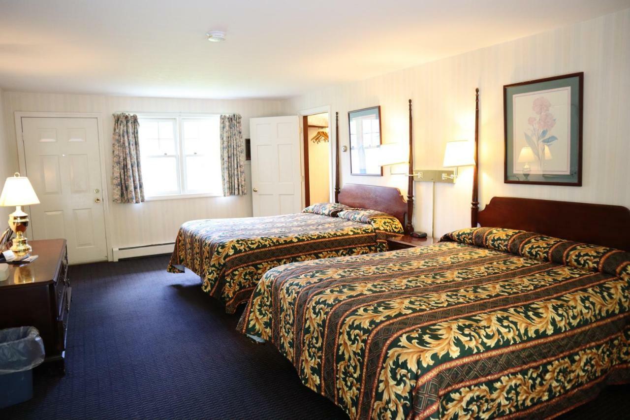 The Villager Motel Бартлетт Экстерьер фото