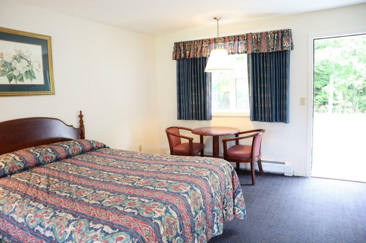 The Villager Motel Бартлетт Экстерьер фото